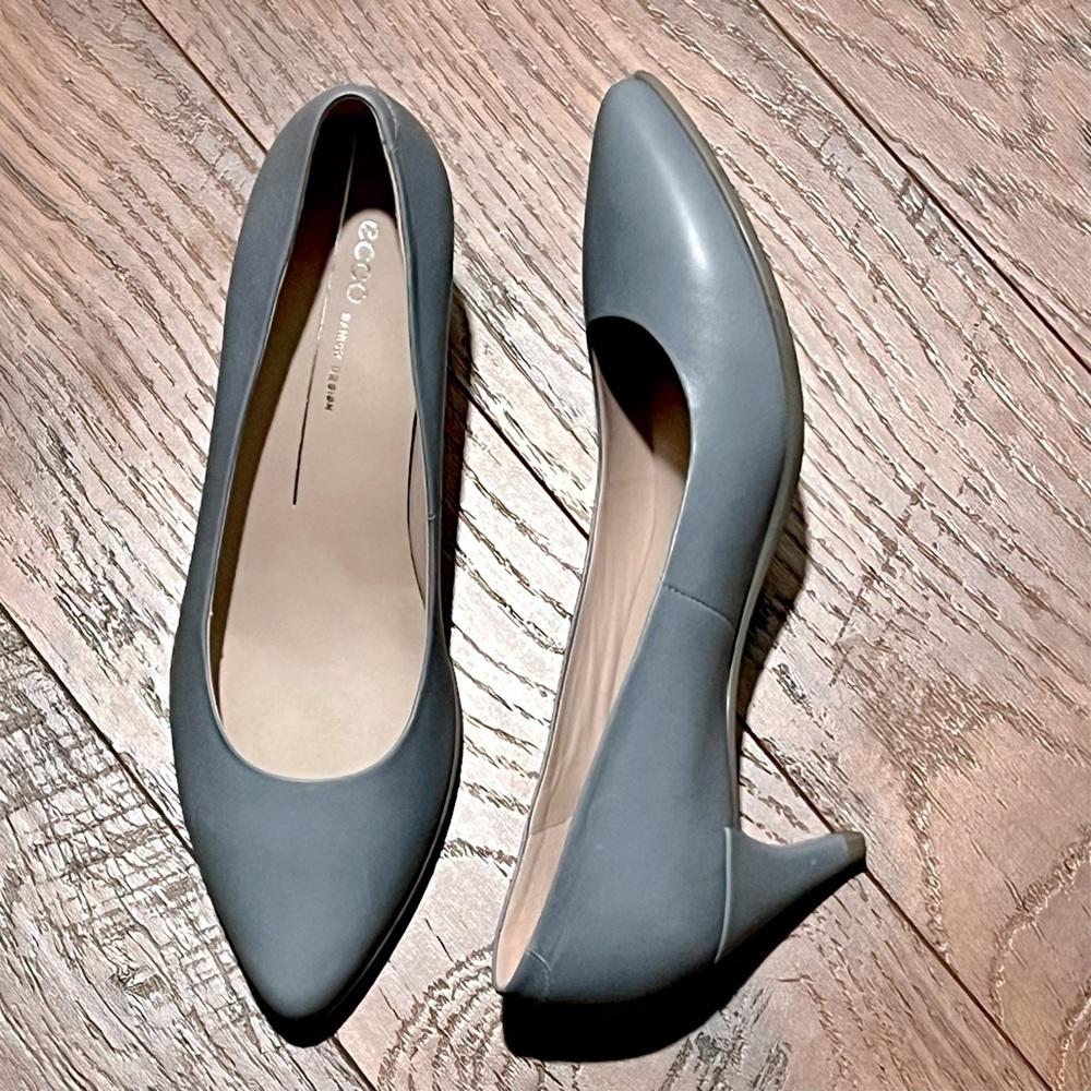 ECCO light blue heels. Size 39
